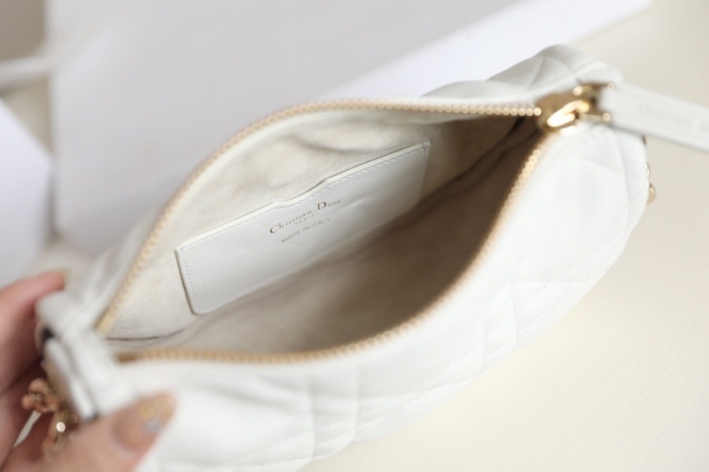 M7200 迪奧DIOR VIBE HOBO 手袋小號 羊皮藤格紋餃子包 白色