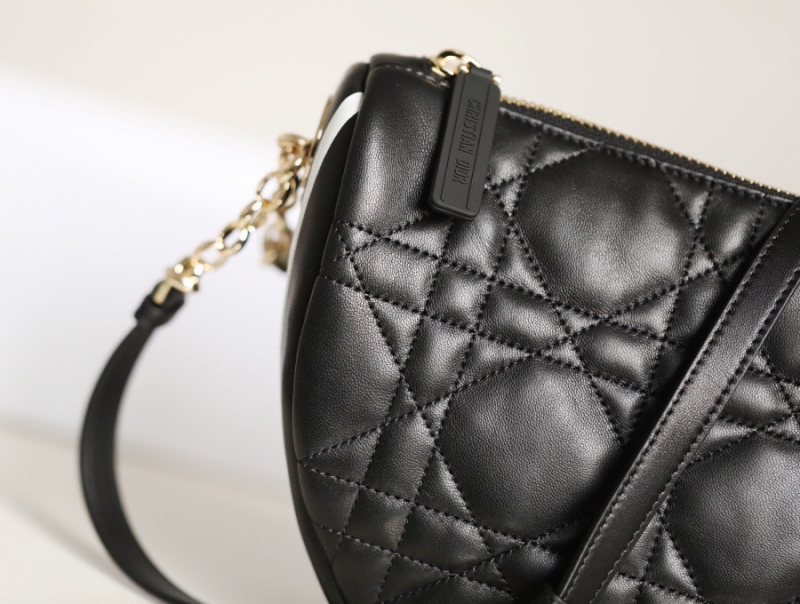 M7201 迪奧DIOR VIBE HOBO 手袋中號 羊皮藤格紋餃子包 黑色