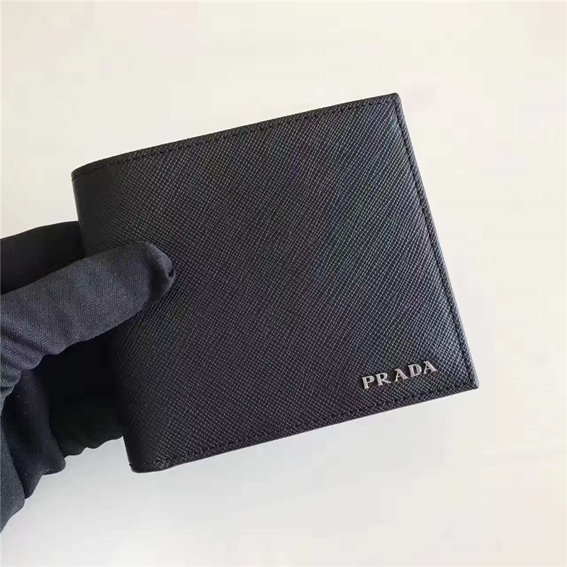 Prada錢包 男士短款錢包 斜角散字標(biāo) 八卡位 黑色