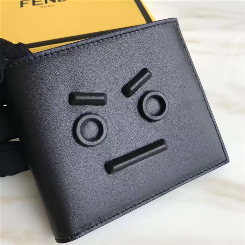 FENDI 芬迪 2017新款 face浮雕同色貼花 小牛皮 三夾層卡片夾 黑色