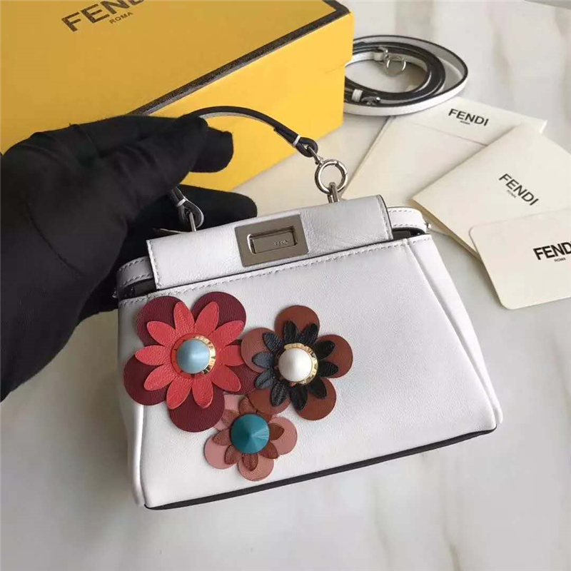 FENDI 芬迪新款 時裝秀羊皮MICRO PEEKABOO 太陽花花朵小貓包 白色