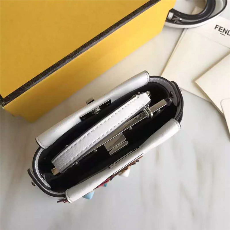 FENDI 芬迪新款 時裝秀羊皮MICRO PEEKABOO 太陽花花朵小貓包 白色