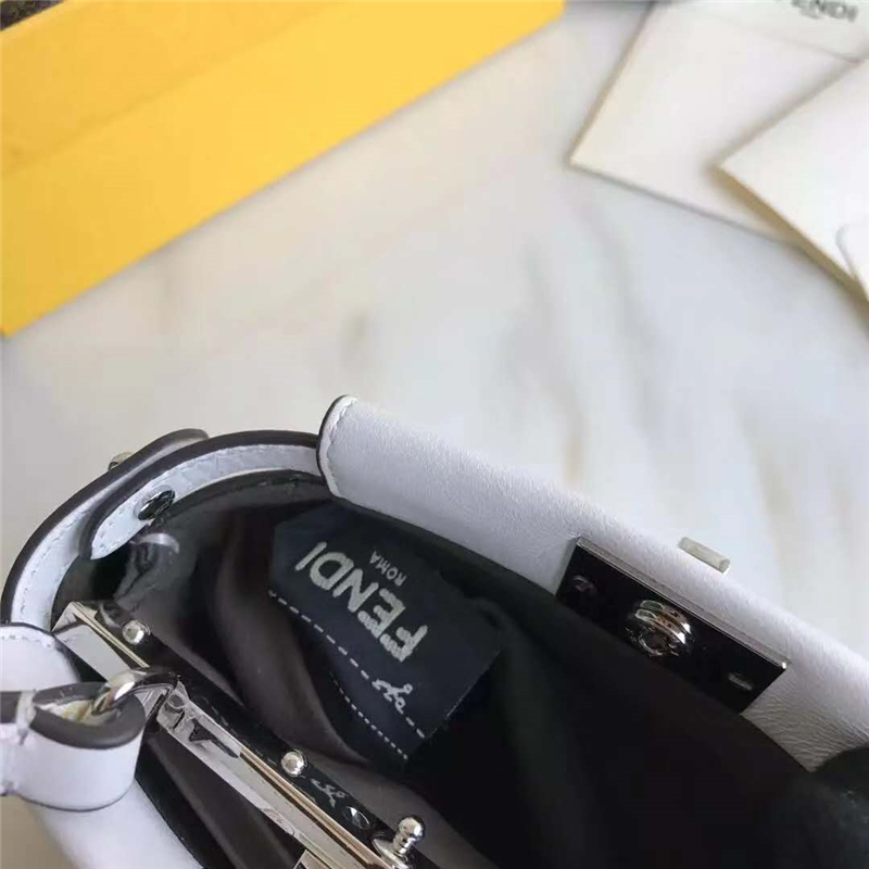 FENDI 芬迪新款 時裝秀羊皮MICRO PEEKABOO 太陽花花朵小貓包 白色