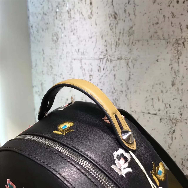 8223S FENDI 芬迪 西班牙柔軟皮 彩色繡花 迷你雙肩背包 黑色
