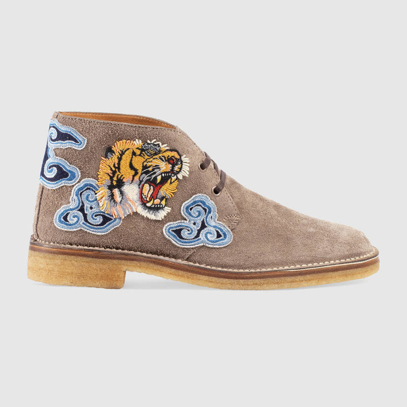 472754 GUCCI 猛虎祥云刺繡貼花 牛津橡膠鞋底 麂皮裸靴 灰褐色