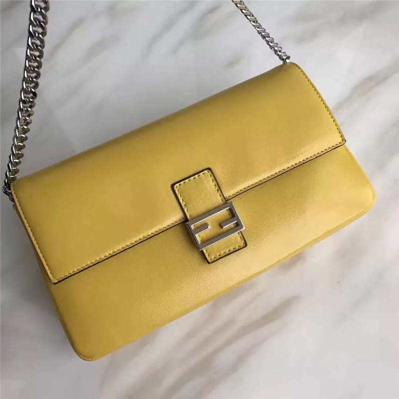 212 FENDI 芬迪 時裝秀MICRO BAGUETTE 翻蓋雙F 鏈條 手提斜挎包 黃色
