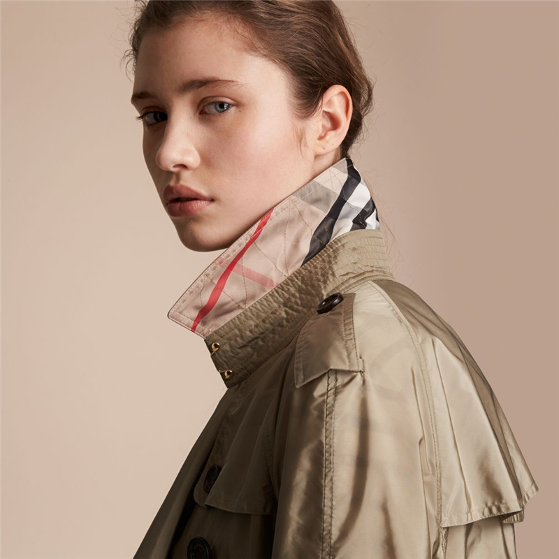 40516111 巴寶莉 褶飾格紋 便攜式防雨 Trench 女士短款風衣 劍麻色