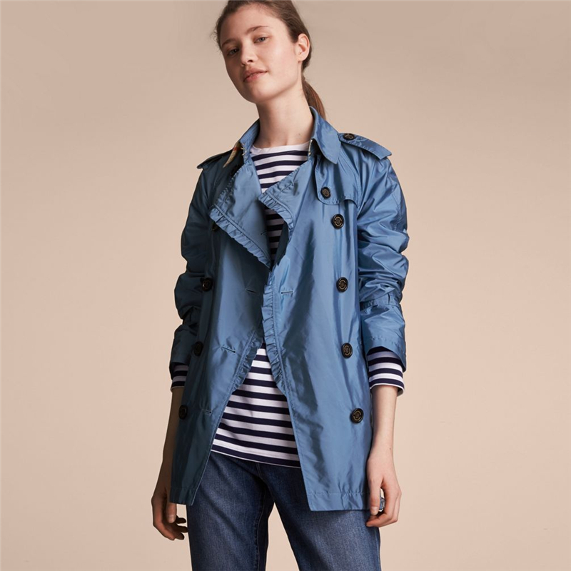 40559251 巴寶莉 褶飾格紋 便攜式防雨 Trench 女士短款風衣 魯冰花藍