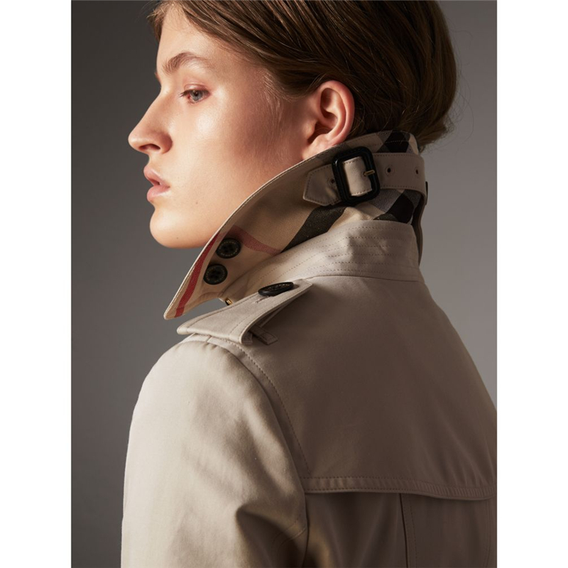 40556981 巴寶莉 切爾西版型 樹脂紐扣 長(zhǎng)款 棉質(zhì)嘎巴甸 Trench 風(fēng)衣 石色