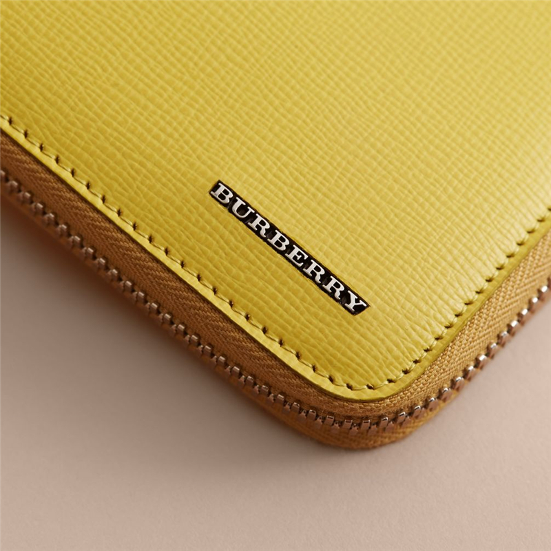 40520971 巴寶莉 London 光滑皮革 全拉鏈 巴寶莉錢包 旅行錢夾 亮柑橘色