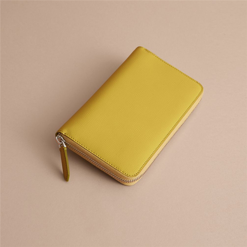 40520971 巴寶莉 London 光滑皮革 全拉鏈 巴寶莉錢包 旅行錢夾 亮柑橘色