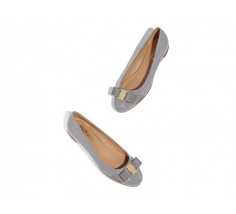 688990 Ferragamo菲格拉慕 VARINA 漆皮 芭蕾舞平底鞋 淺灰色