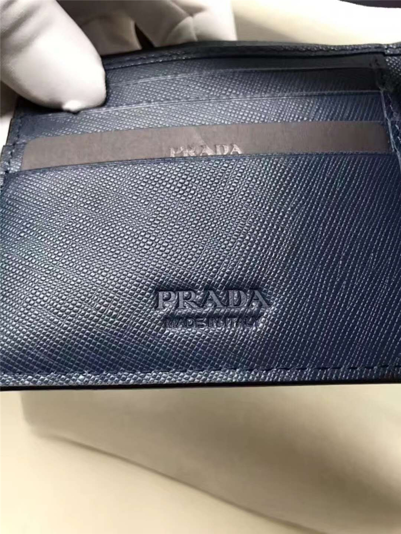 2MO513 Prada普拉達 Saffiano皮革 嵌花裝飾 三色拼 雙折短 黑拼紅拼藍