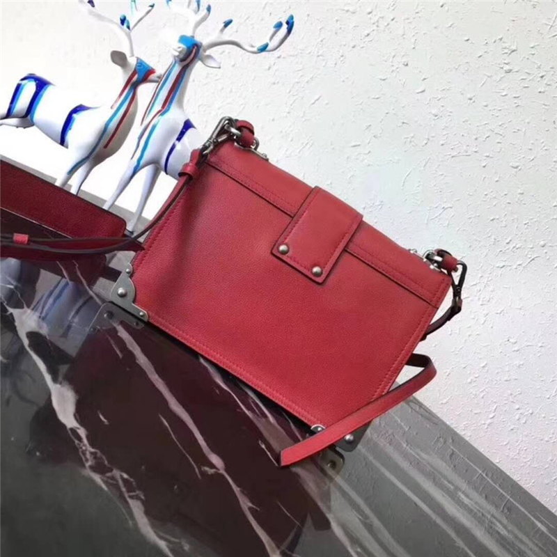 1BD095 Prada普拉達 進口小牛皮 單肩斜跨包 紅色