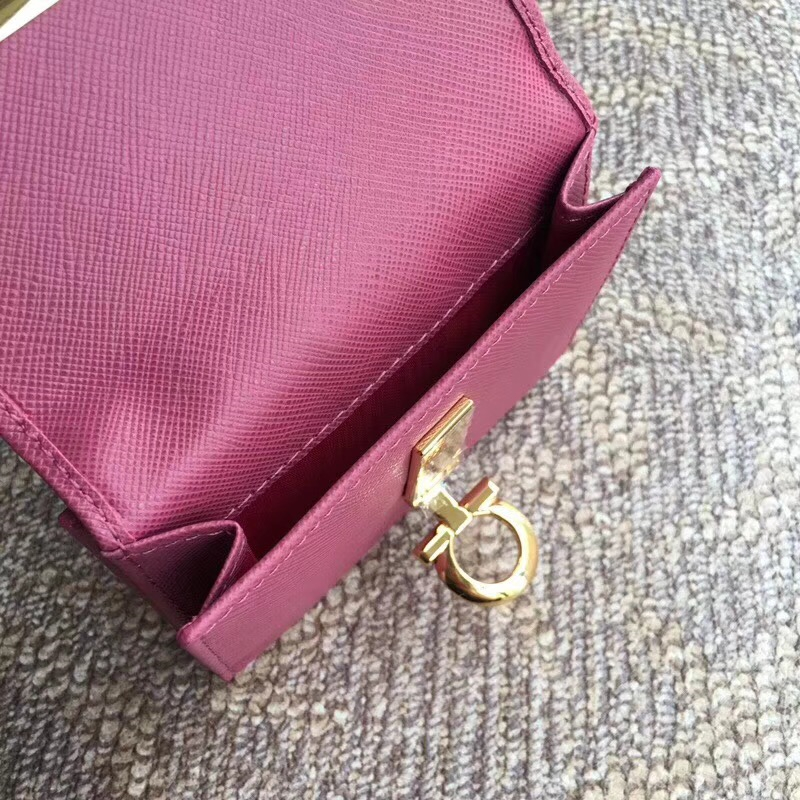 224639 Ferragamo菲拉格慕 Gancio馬蹄扣 翻蓋法式錢包