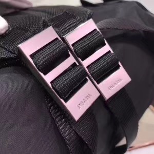 2VZ135 Prada背包 機器人圖案 尼龍 大容量 時尚雙肩包 鈷藍色