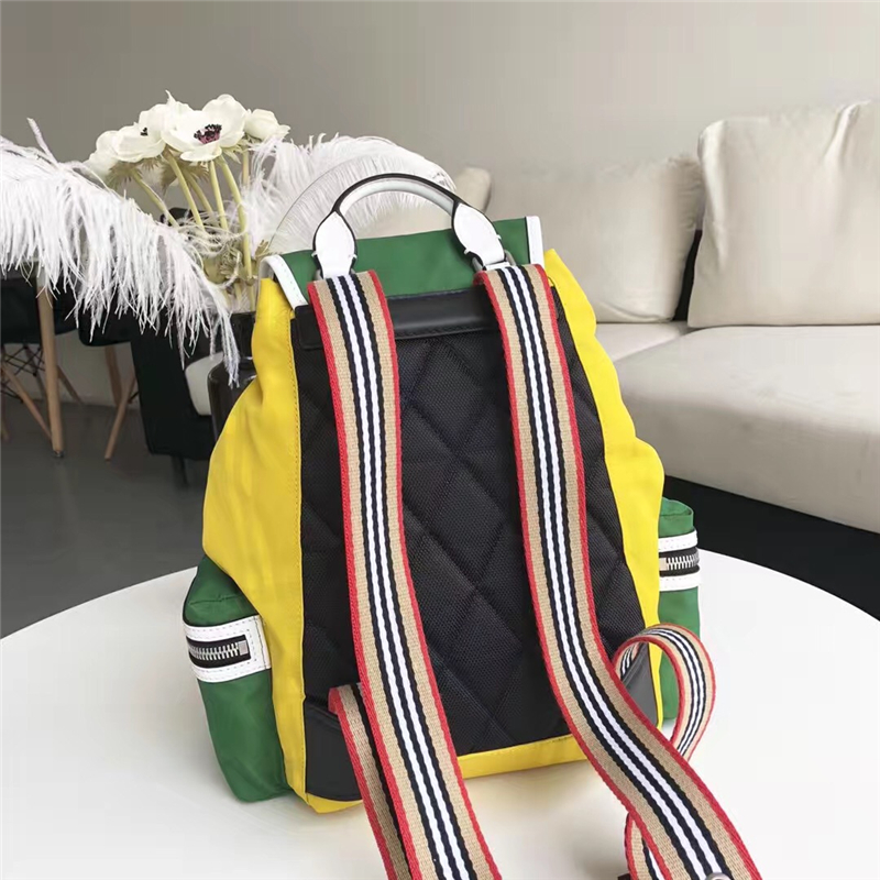 40765121 Burberry 中號 The Rucksack 拼色尼龍皮革 軍旅背包 黃綠色