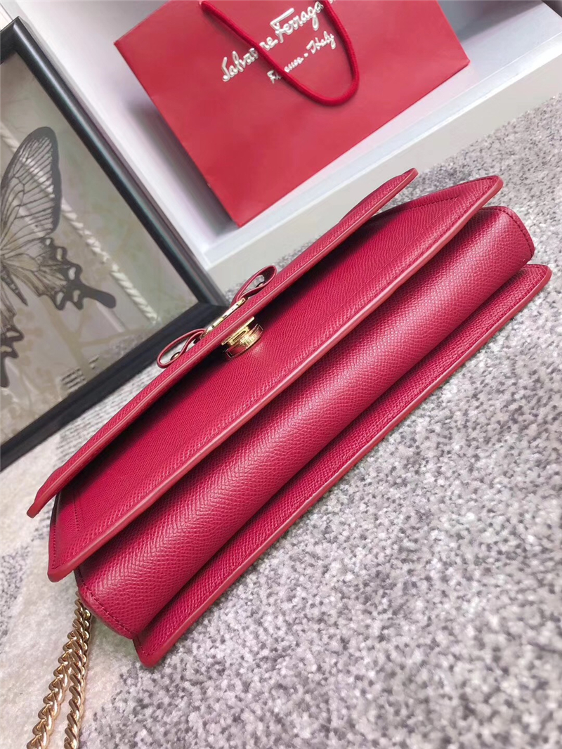 21G462 Ferragamo菲格拉慕 手掌紋牛皮 Vara蝴蝶結 大號 鏈條翻蓋包 酒紅