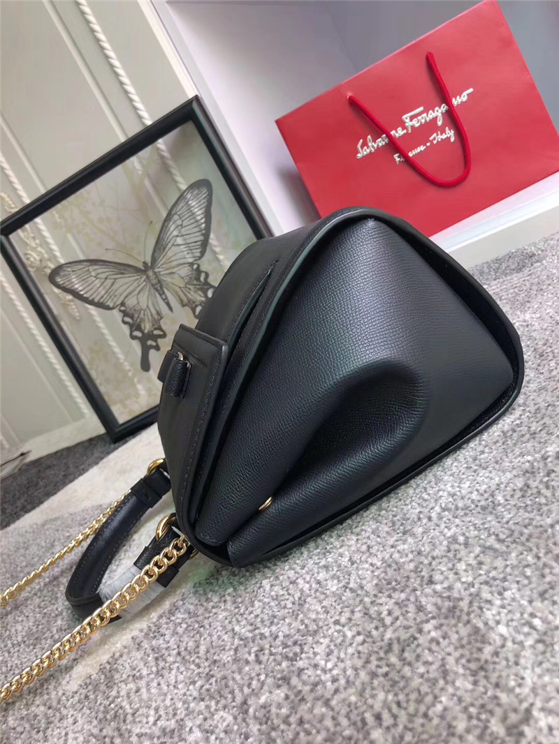 21G697 Ferragamo菲格拉慕手提袋 Vara蝴蝶結 大號 手掌紋牛皮 翻蓋包 黑色