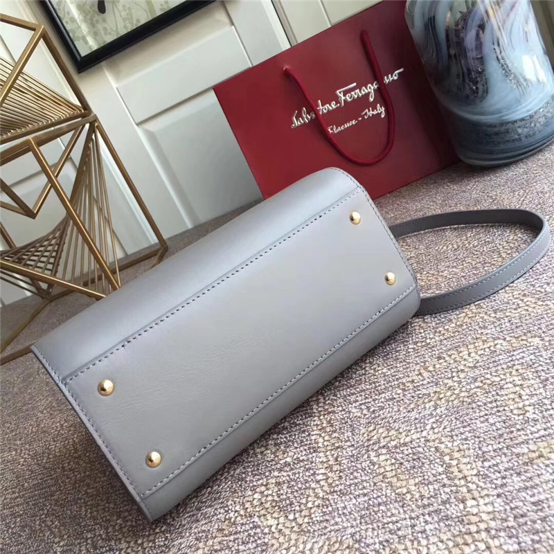 21G596 Ferragamo 菲格拉慕包包 小牛皮單肩包 Gancini 鏈條翻蓋包 藍灰色