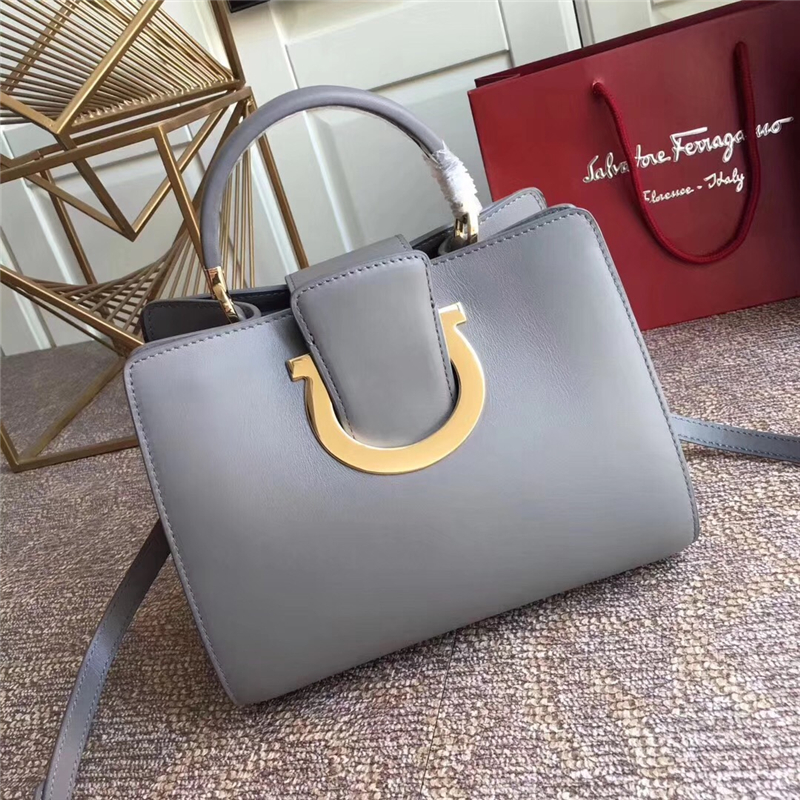 21G596 Ferragamo 菲格拉慕包包 小牛皮單肩包 Gancini 鏈條翻蓋包 藍灰色