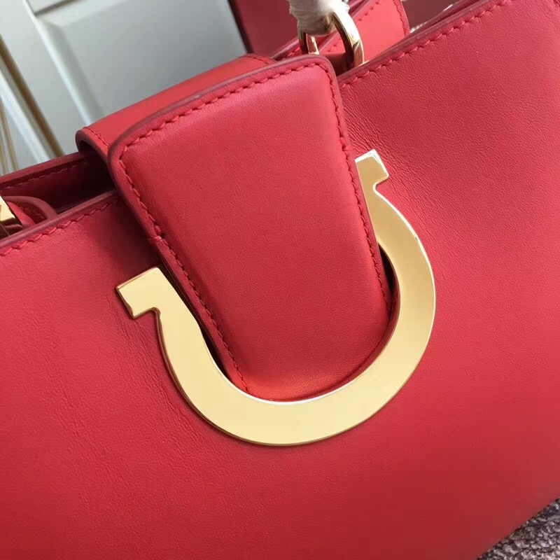 21G596 Ferragamo 菲格拉慕包包 小牛皮單肩包 Gancini 鏈條翻蓋包 紅色