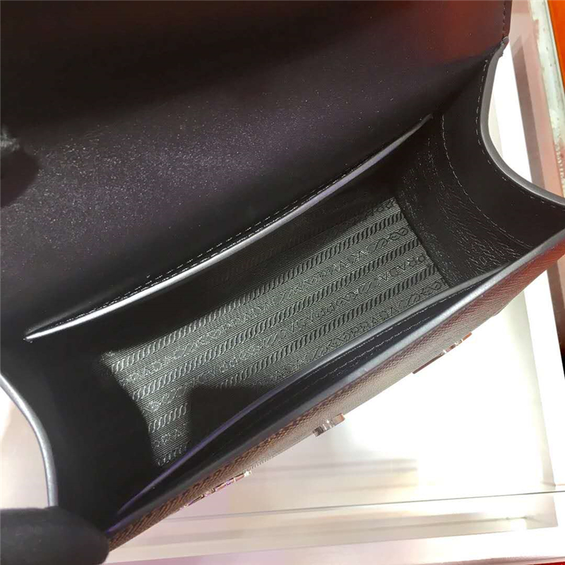 1BD127 Prada女包 Monochrome Logo單肩包 琺瑯金屬貼花 Prada鏈條包 黑色