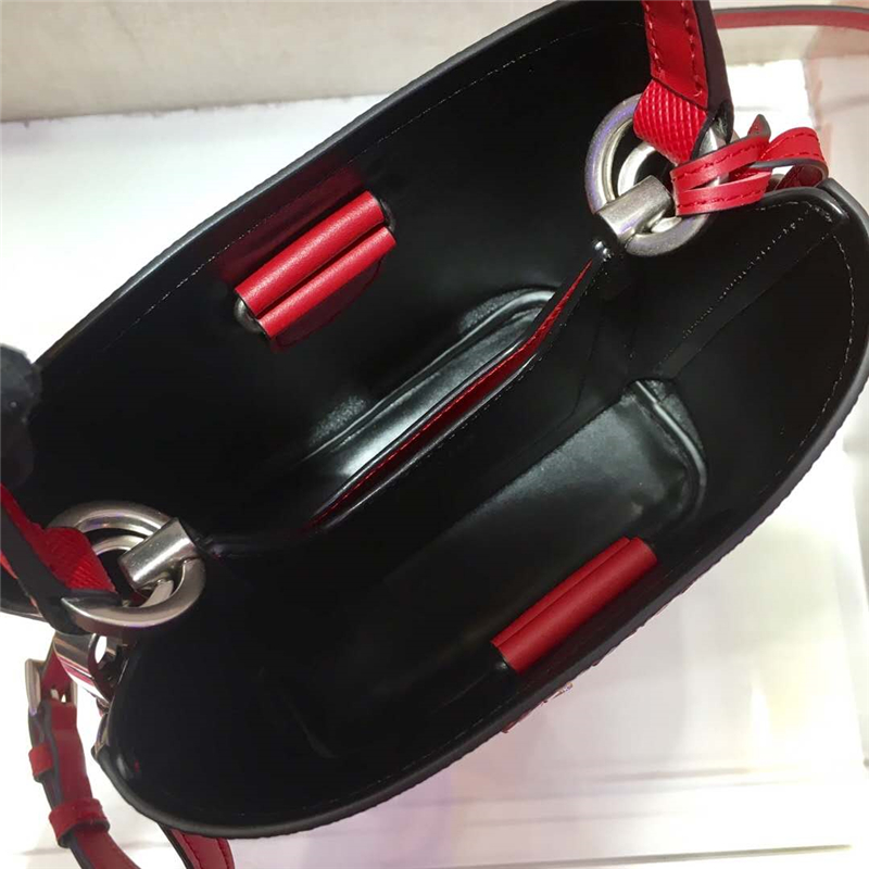 1BA217 Prada女包 Prada Panier 琺瑯金屬貼花 Saffiano皮革 Prada手袋 紅色