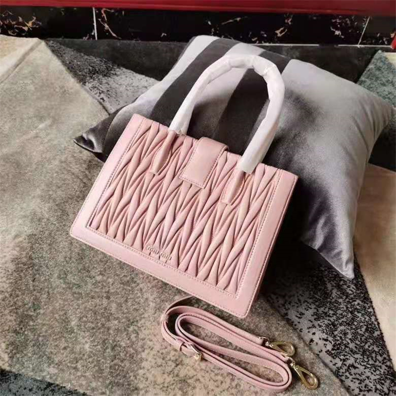 5BA126 MiuMiu專柜新款 小羊皮 翻蓋鎖扣 繆繆手提斜跨包 粉色