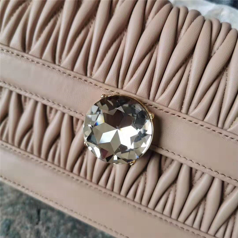 5BD130 MiuMiu專柜新款 提花壓紋 羊羔皮 繆繆鏈條包 裸粉